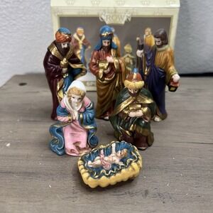 Vintage 1999 6 Pc‎ Nativity Set by Crown Accents in Box Porcelain World Bazaars